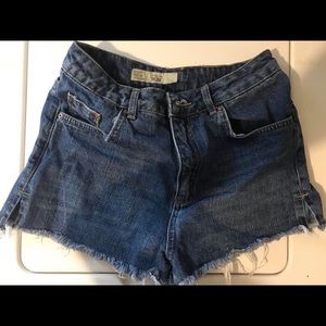 High wasted ‘MOM’ shorts
